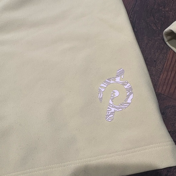 Peloton Like Green/Yellow Sports Bra and Shorts Set - Picture 5 of 7